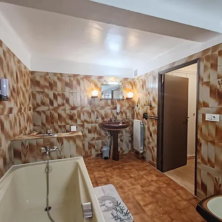 D'hotes L'amphitryon 5 Bed and Breakfast Villemus