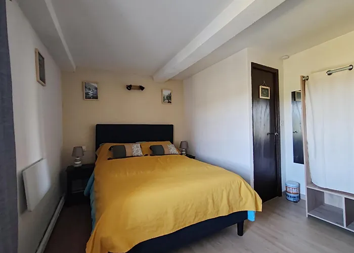 D'hotes L'amphitryon 5 Bed & Breakfast