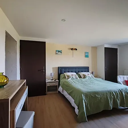 D'hotes L'amphitryon 5 Bed & Breakfast 3*