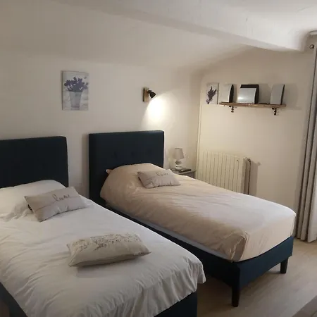 D'hotes L'amphitryon 5 Bed & Breakfast