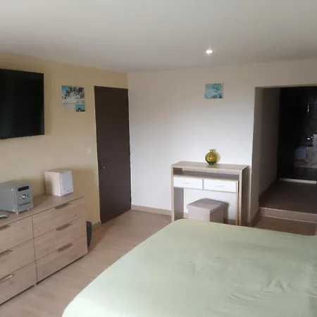 D'hotes L'amphitryon 5 Bed & Breakfast 3*