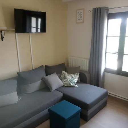 D'hotes L'amphitryon 5 Bed & Breakfast 3*