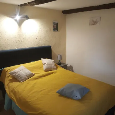 D'hotes L'amphitryon 5 Bed & Breakfast 3*