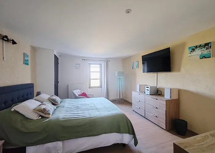 D'hotes L'amphitryon 5 Bed & Breakfast Villemus