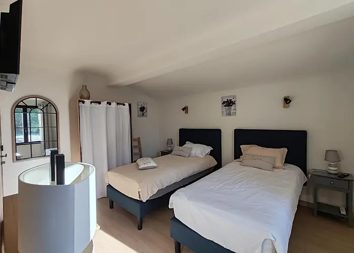 D'hotes L'amphitryon 5 Bed & Breakfast