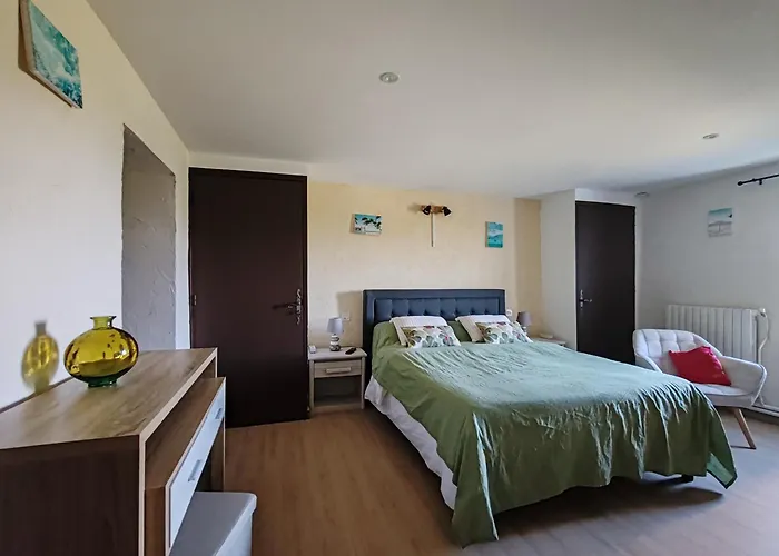 D'hotes L'amphitryon 5 Bed & Breakfast 3*