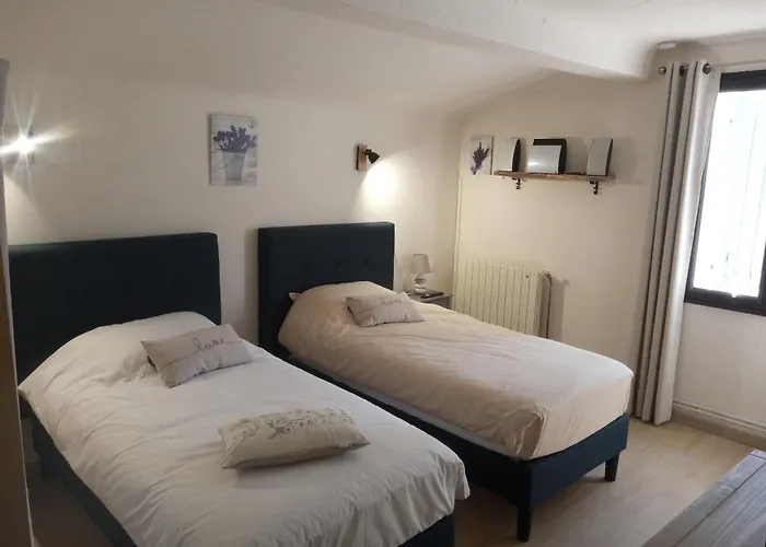 D'hotes L'amphitryon 5 Bed & Breakfast