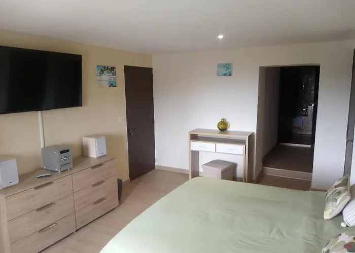 D'hotes L'amphitryon 5 Bed & Breakfast 3*