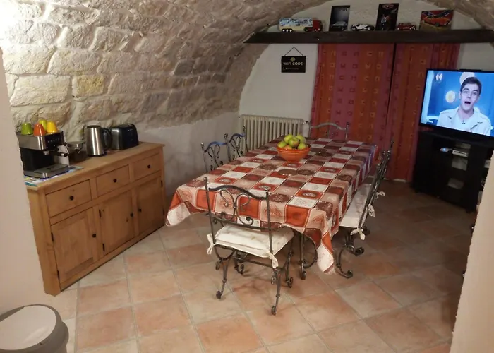 D'hotes L'amphitryon 5 Bed & Breakfast 3*