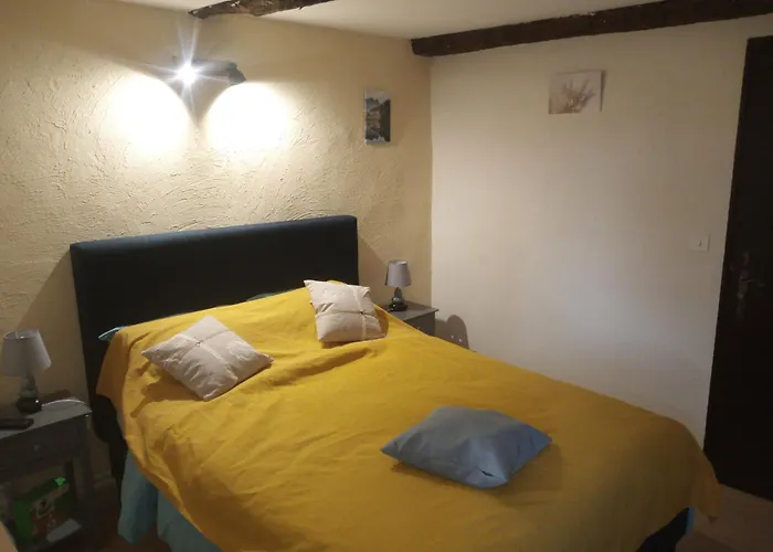 D'hotes L'amphitryon 5 Bed & Breakfast 3*